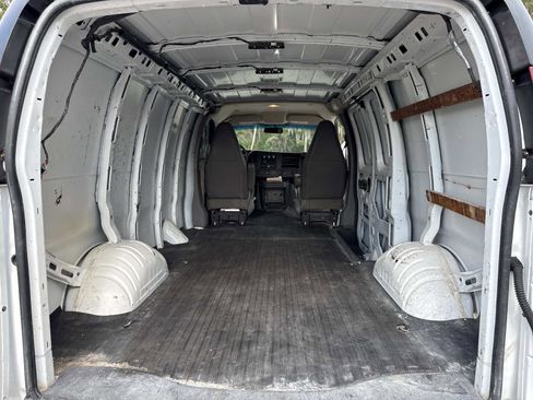 Used 2018 Chevrolet Express 2500 image 14