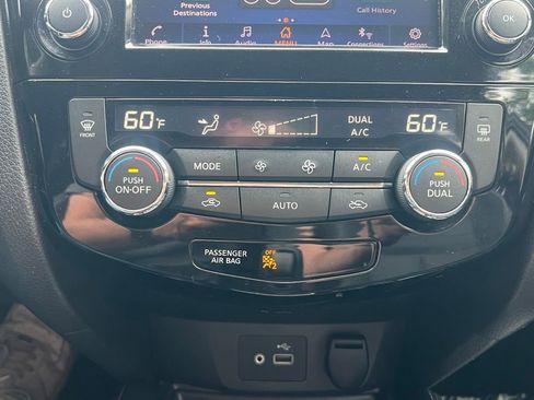 Used 2018 Nissan Rogue SL FWD image 27