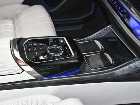 Used 2024 BMW i7 M70 w/ Executive Package AWD/4WD image 69