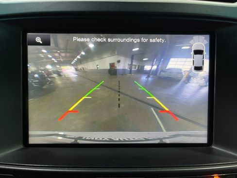 Used 2016 Ford Explorer XLT w/ Equipment Group 202A image 10