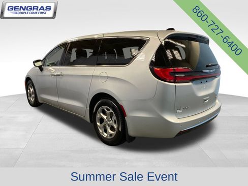 Certified 2024 Chrysler Pacifica Limited FWD image 5