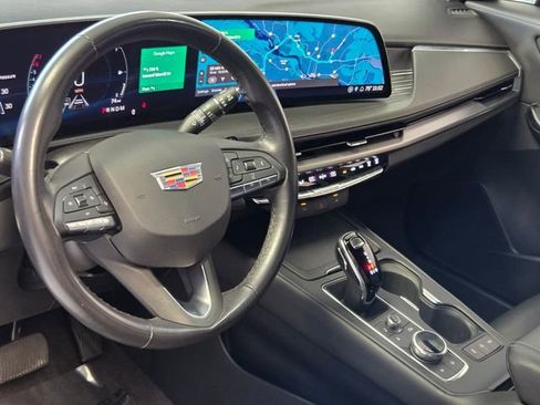 Used 2024 Cadillac XT4 Premium Luxury FWD image 9
