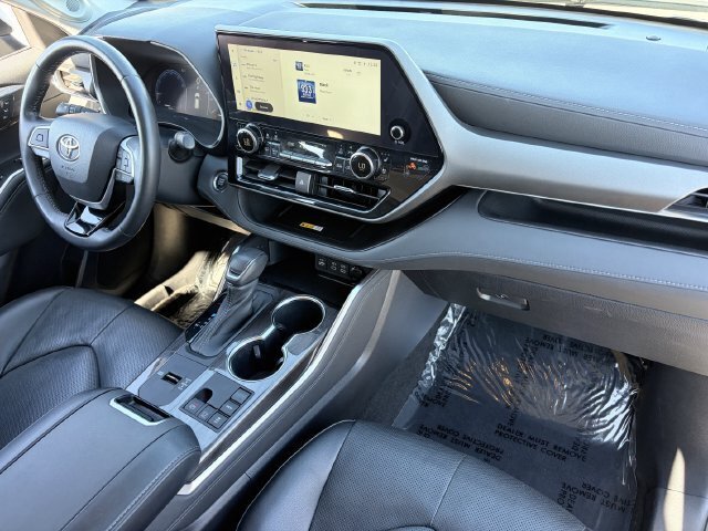 Used 2023 Toyota Highlander Limited FWD image 13