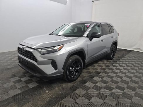 Used 2025 Toyota RAV4 LE AWD/4WD image 3