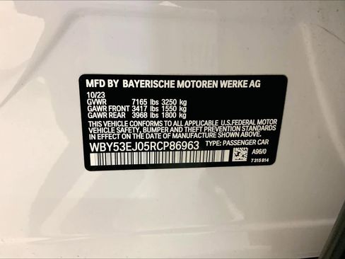 Used 2024 BMW i7 xDrive60 w/ Executive Package image 36