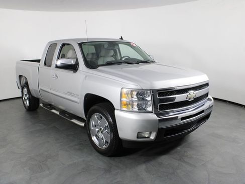 Used 2010 Chevrolet Silverado 1500 LT w/ Regional Value Package image 12