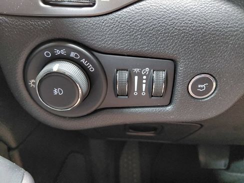 Used 2019 Jeep Cherokee Limited AWD/4WD image 36