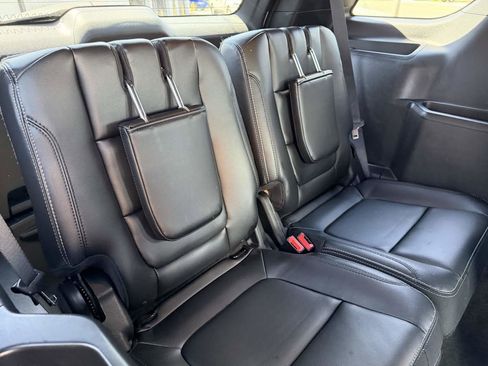 Used 2017 Ford Explorer Limited w/ Equipment Group 301A AWD/4WD image 18