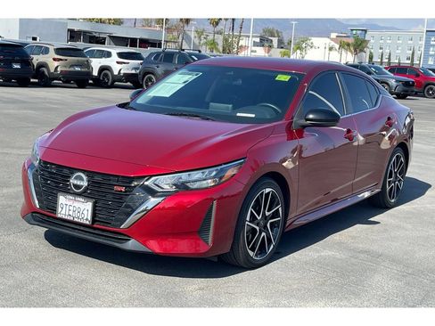Used 2025 Nissan Sentra SR FWD image 2