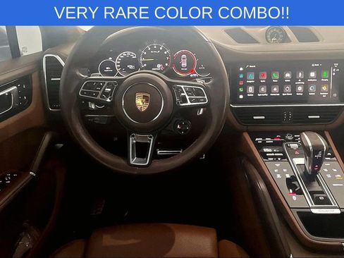 Used 2022 Porsche Cayenne Turbo S image 8