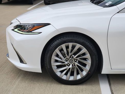 Used 2019 Lexus ES 350 Ultra Luxury w/ Accessory Package 2 FWD image 8