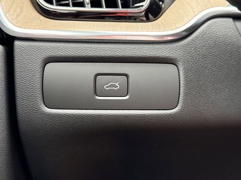 New 2026 Volvo XC60 B5 Plus w/ Protection Package Premier image 20