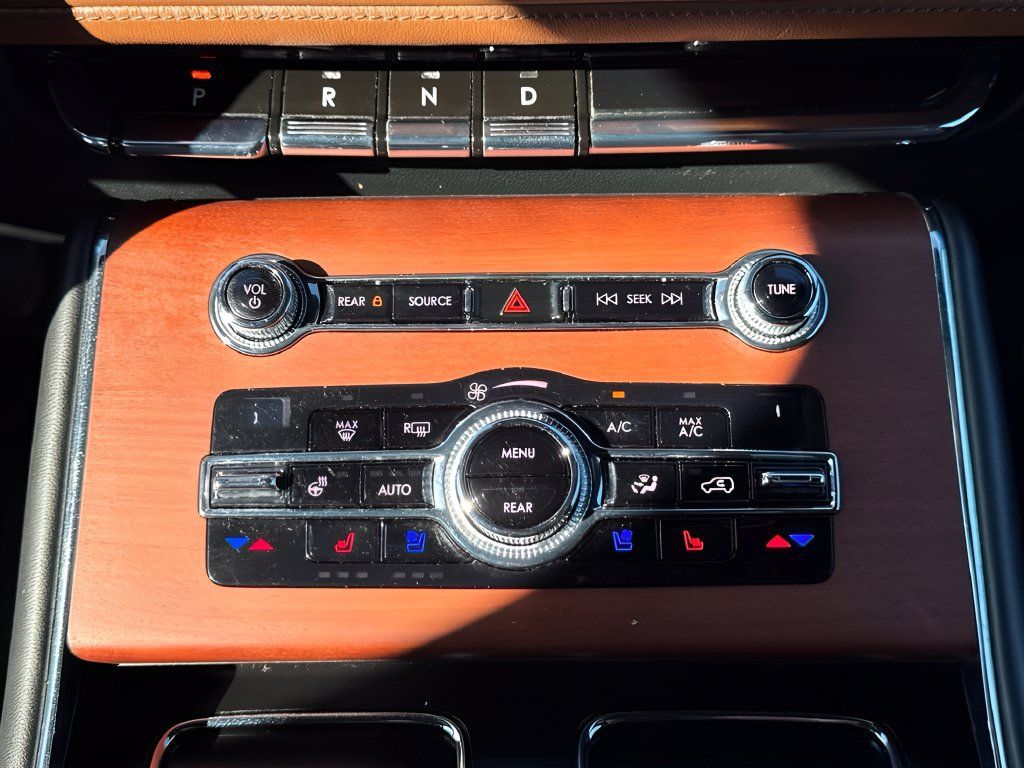 Used 2020 Lincoln Aviator Grand Touring w/ Elements Package Plus AWD/4WD image 20