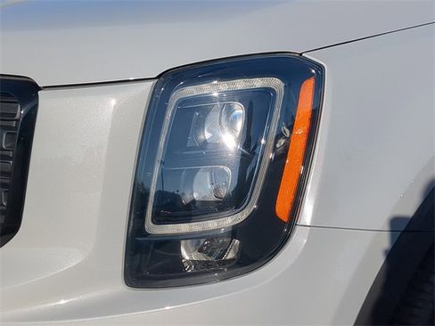 Used 2022 Kia Telluride SX w/ SX Prestige Package image 9