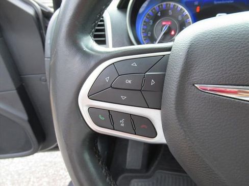 Used 2019 Chrysler 300 Touring w/ Quick Order Package 2EF image 17