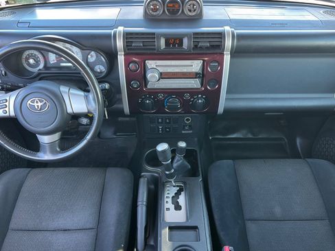 Used 2007 Toyota FJ Cruiser 4WD image 10