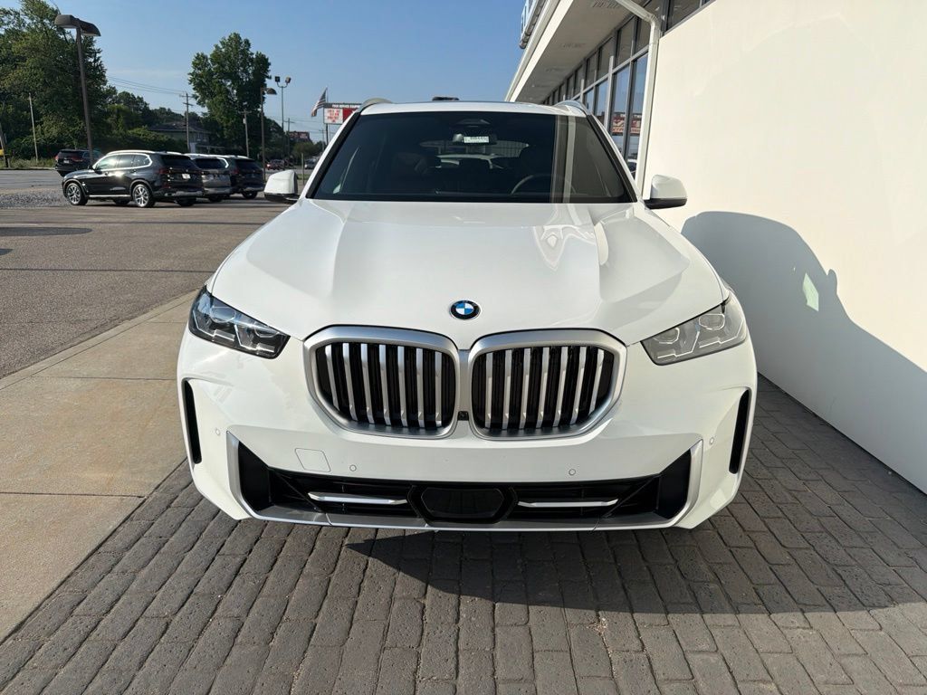 New 2026 BMW X5 xDrive40i w/ Climate Comfort Package AWD/4WD image 2