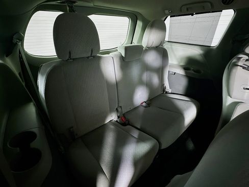 Used 2017 Toyota Sienna LE image 14