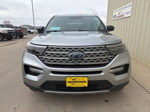 Used 2023 Ford Explorer Limited w/ Limited Technology Package image 3