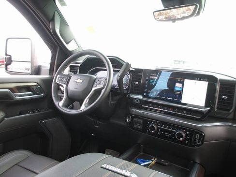 Used 2024 Chevrolet Silverado 3500 High Country w/ High Country Premium Package image 28