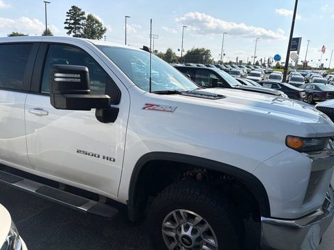 Used 2022 Chevrolet Silverado 2500 LT w/ Convenience Package AWD/4WD image 6