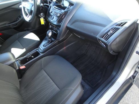 Used 2017 Ford Focus SE FWD image 14