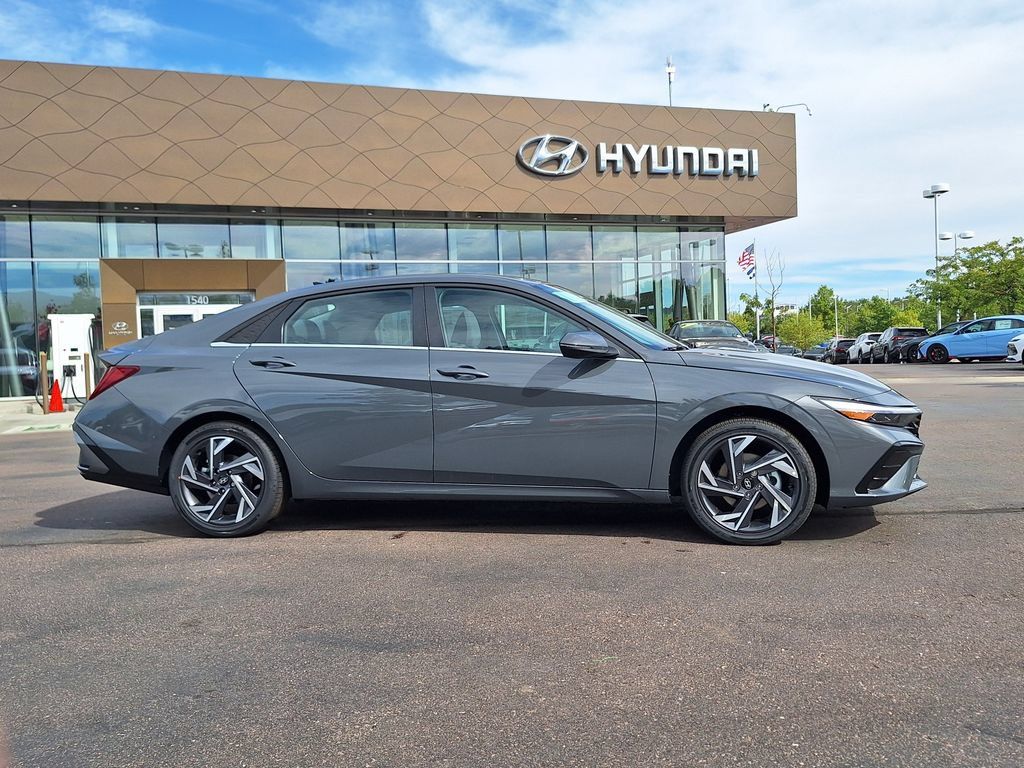 New 2026 Hyundai Elantra Limited FWD image 2