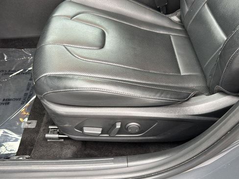 Used 2024 Hyundai Elantra Limited image 28