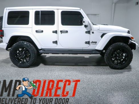Used 2021 Jeep Wrangler Unlimited Sahara AWD/4WD image 6