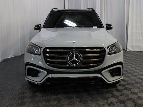 New 2026 Mercedes-Benz GLS 580 4MATIC image 2