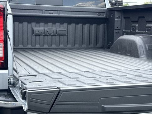 New 2026 GMC Sierra 1500 SLT image 11