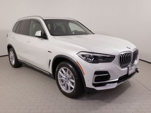 Used 2022 BMW X5 xDrive45e w/ Parking Assistance Package AWD/4WD image 8