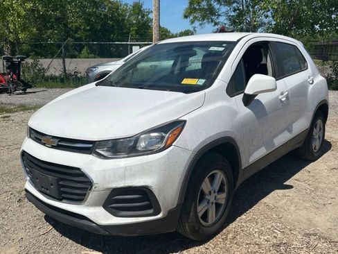 Used 2018 Chevrolet Trax LS AWD/4WD image 1