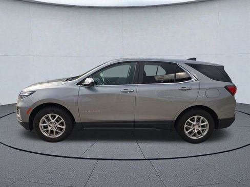 Used 2023 Chevrolet Equinox LT image 2