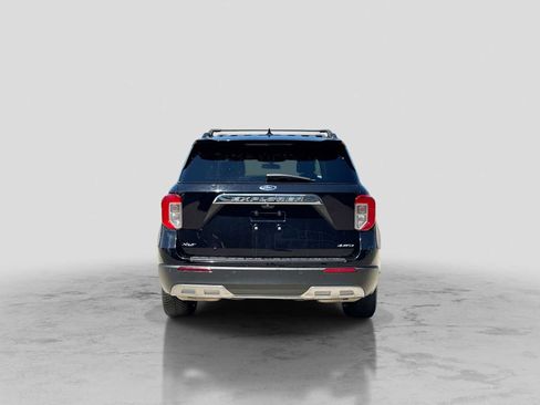 Used 2022 Ford Explorer XLT w/ Equipment Group 202A AWD/4WD image 5