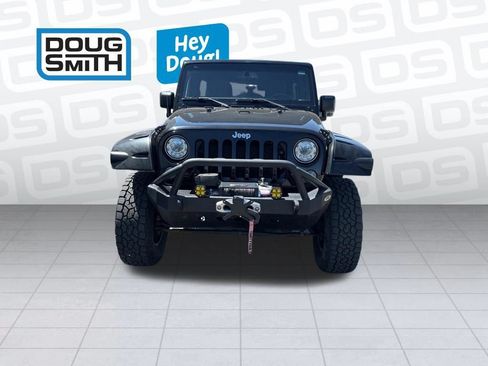 Used 2017 Jeep Wrangler Unlimited Rubicon w/ Cold Weather Group AWD/4WD image 2