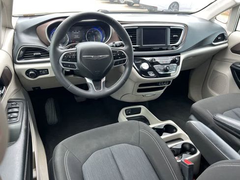 Used 2022 Chrysler Voyager LX FWD image 22