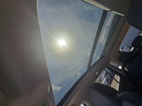 New 2026 Volkswagen Tiguan SE image 25