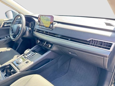 Used 2024 Mitsubishi Outlander ES FWD image 28