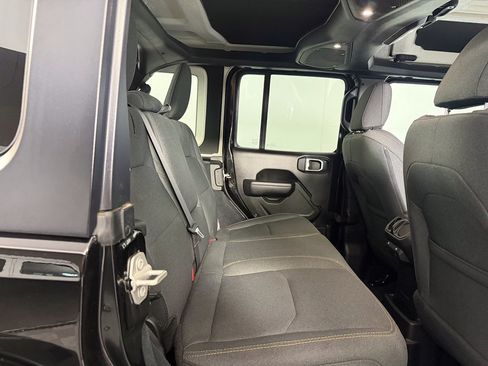 Used 2024 Jeep Wrangler Unlimited w/ Convenience Group AWD/4WD image 21