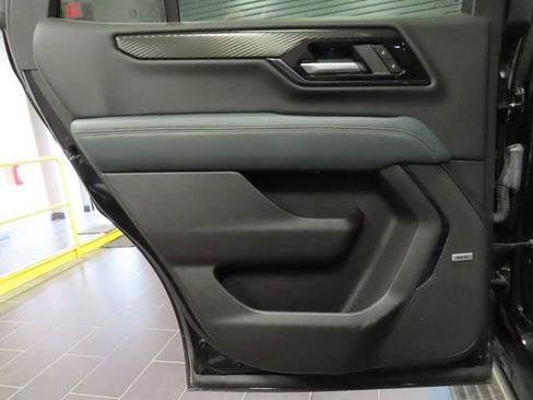 Used 2025 GMC Yukon AT4 w/ AT4 Premium Package image 10