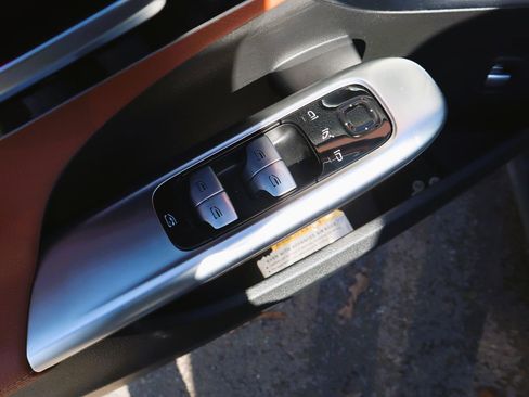 Used 2024 Mercedes-Benz C 300 4MATIC Sedan image 19