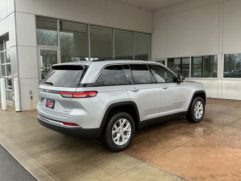 Used 2023 Jeep Grand Cherokee Limited image 22