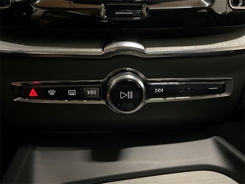 Used 2025 Volvo XC60 B5 Plus image 73