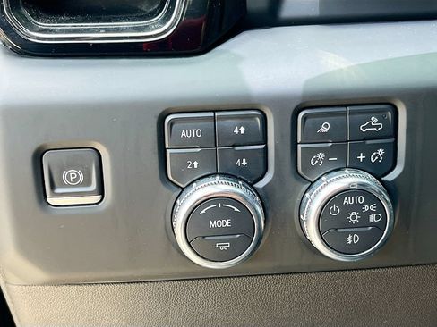 Used 2023 GMC Sierra 1500 AT4X AWD/4WD image 10