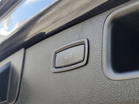 Used 2017 Porsche Macan image 10