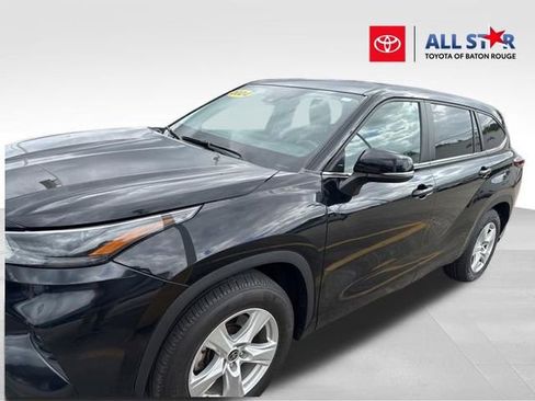 Used 2024 Toyota Highlander LE FWD image 1