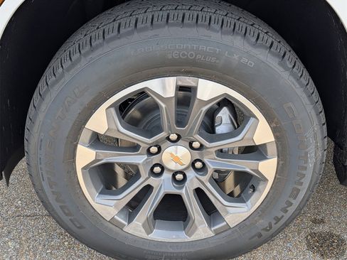 New 2026 Chevrolet Suburban LS image 24