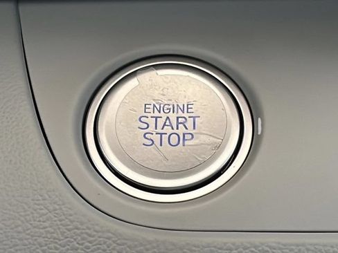Certified 2025 Hyundai Elantra Limited FWD image 40