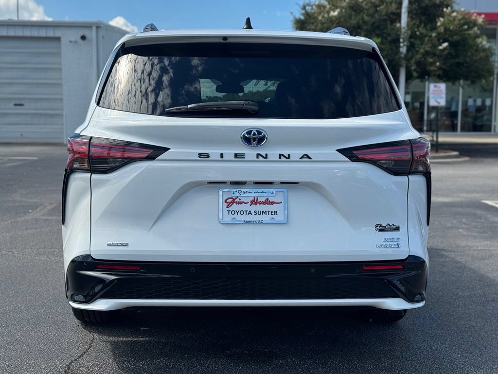 Used 2024 Toyota Sienna XSE FWD image 10